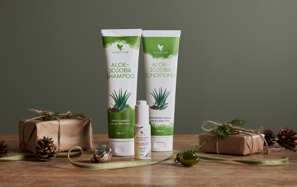 Bli hårfin til høytidene med Forevers håreksperter Aloe-Jojoba Shampoo & Conditioner og Nourishing Hair Oil. 
